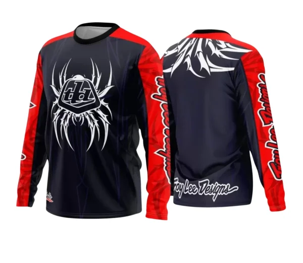 Camisa final com logo no peito e estampa grande nas costas, inspirada no universo do motocross e trilhas, com design robusto e detalhes vibrantes que exaltam a adrenalina do esporte.
